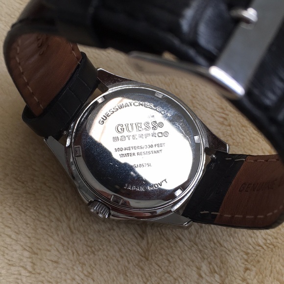 SWAROVSKI CRYSTAL Guess Watch w/ 4 GENUINE LEATHER BANDS!! - Picture 5 of 6